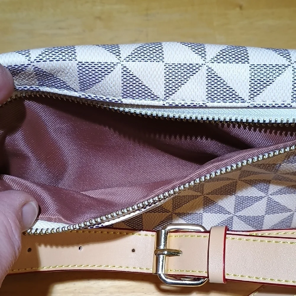 Geometric Pattern Crossbody Bag - Picture 3 of 6